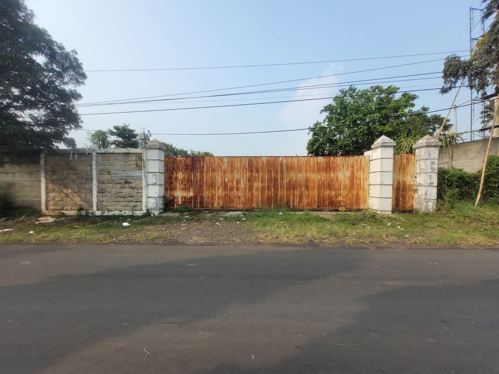AGUNAN LELANG TANAH KOSONG