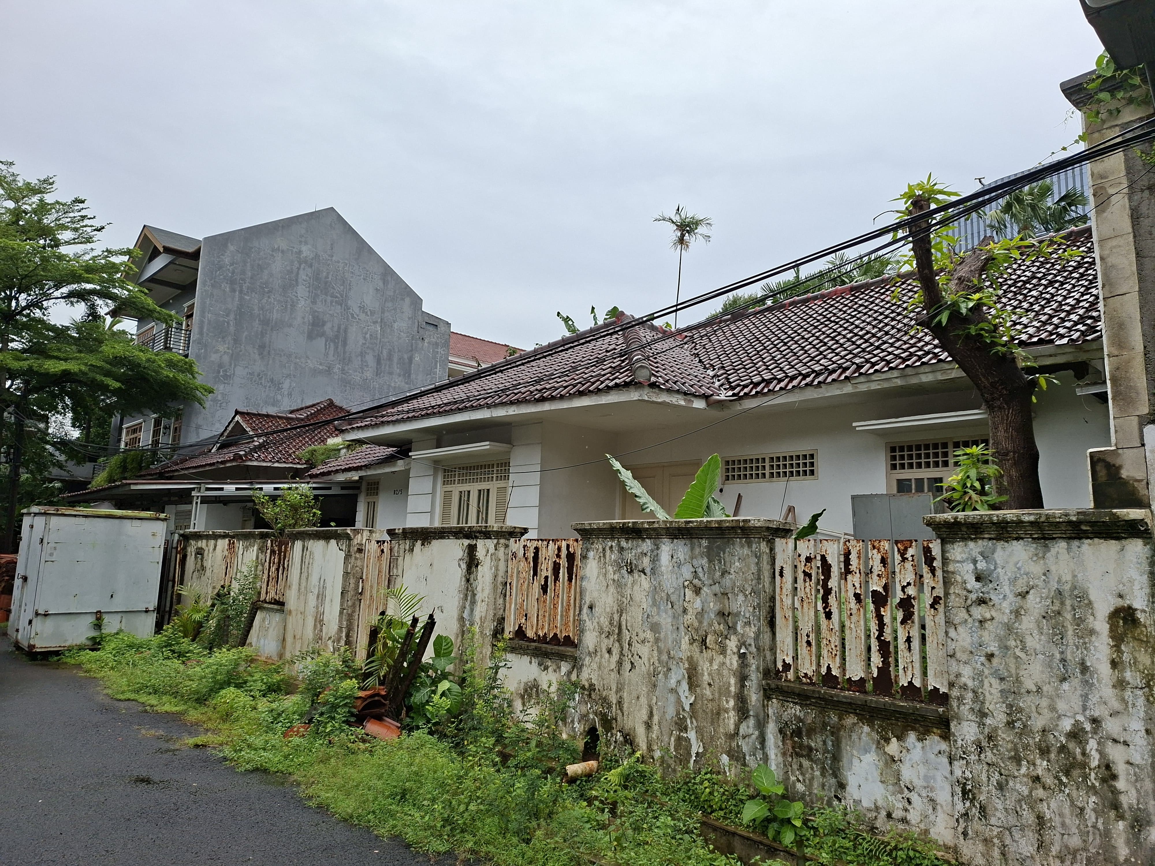 AGUNAN LELANG RUMAH TINGGAL