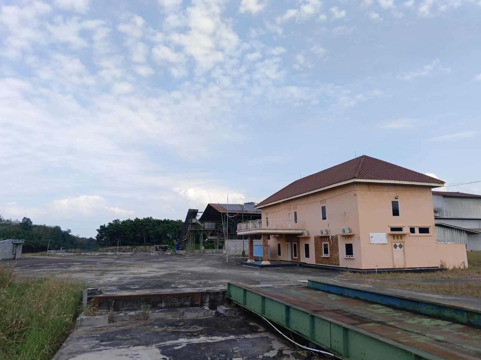 AGUNAN LELANG PABRIK, GUDANG DAN KANTOR