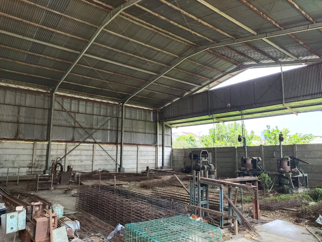 AGUNAN LELANG GUDANG PRODUKSI, MESS & WORKSHOP