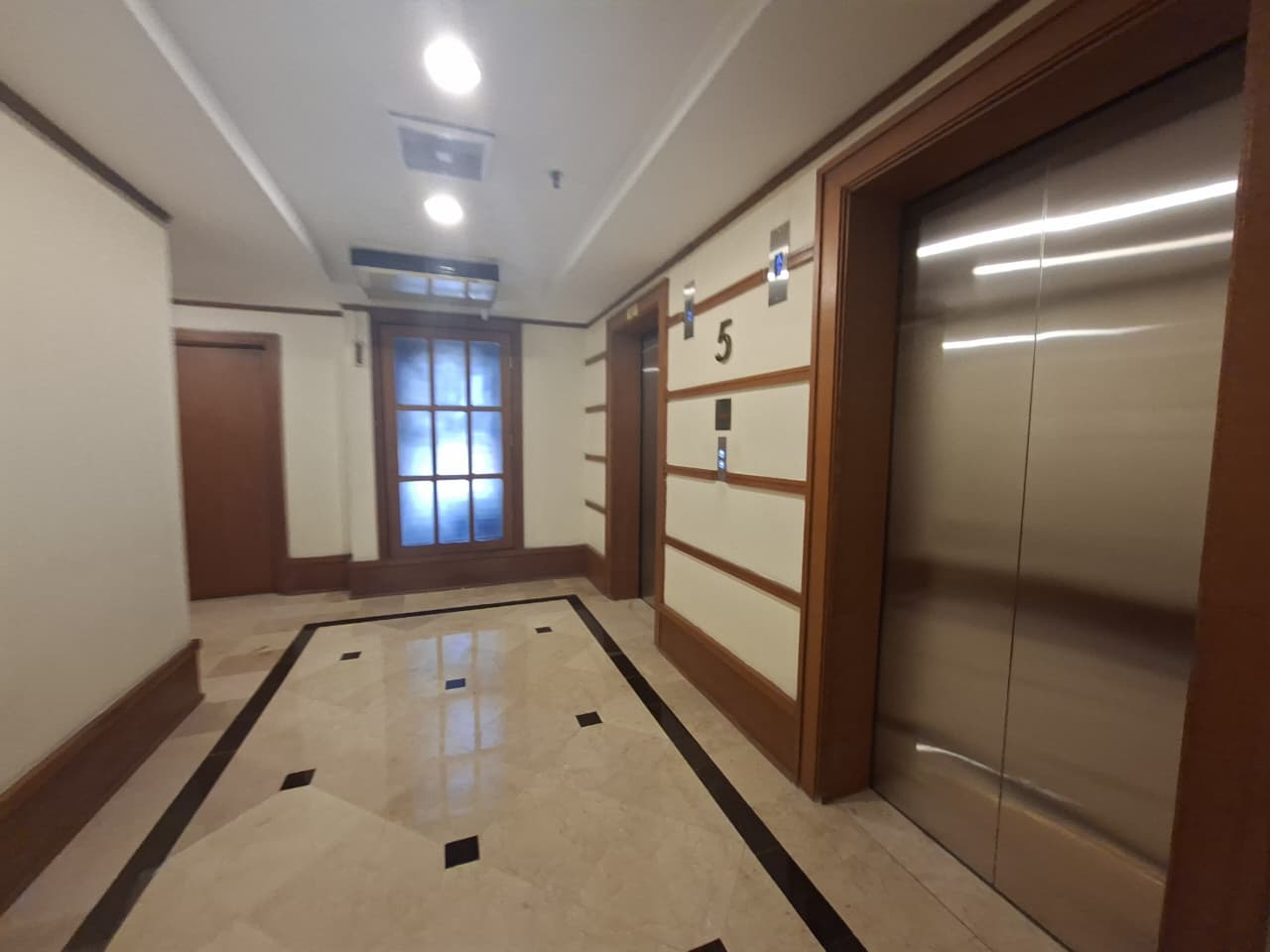 AGUNAN LELANG UNIT APARTEMEN